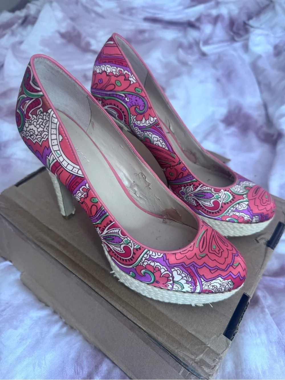 Nine West paisley Platform Pumps red, orange, green with rope heel